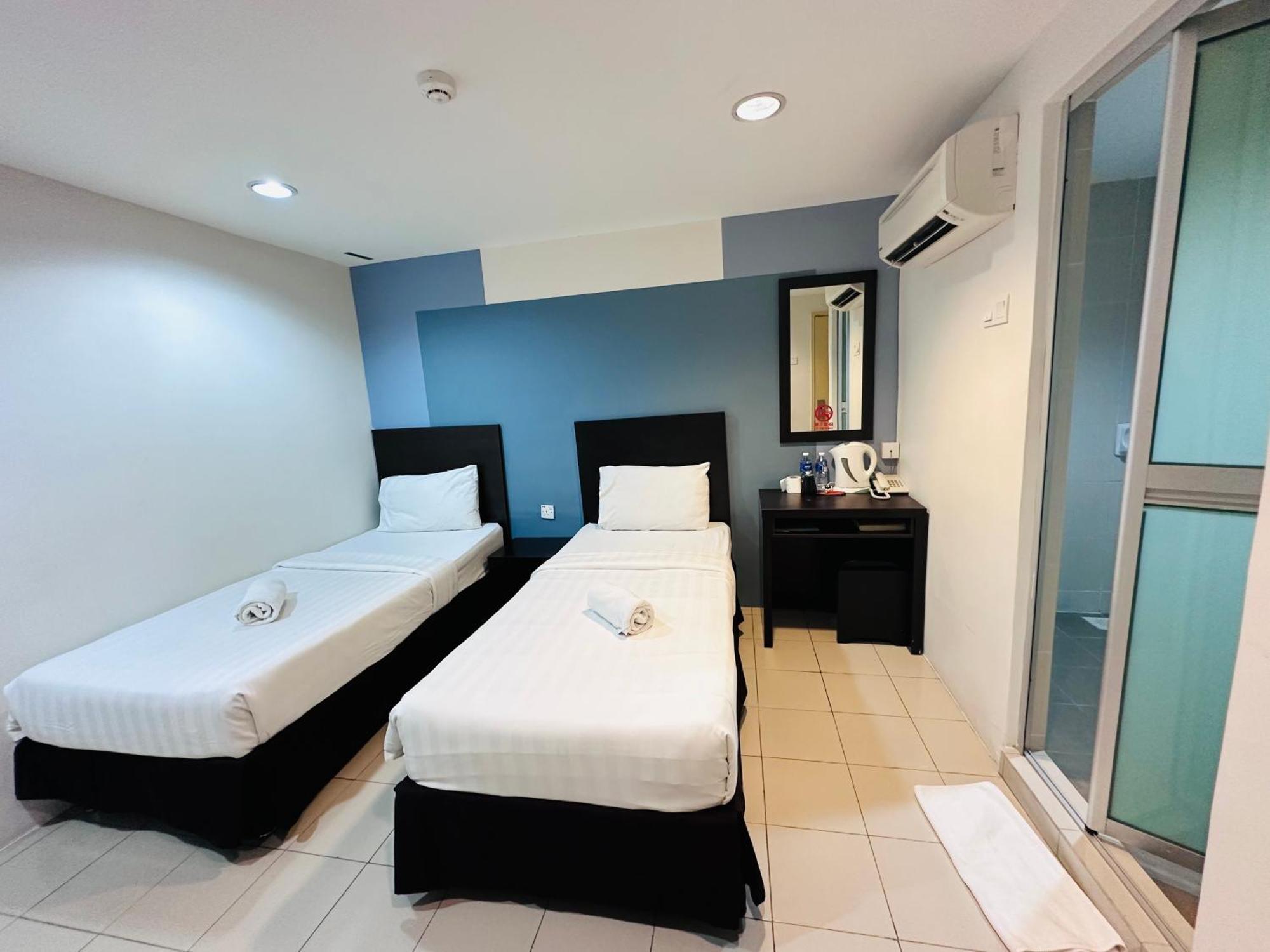 Your Hotel Klang Exterior photo