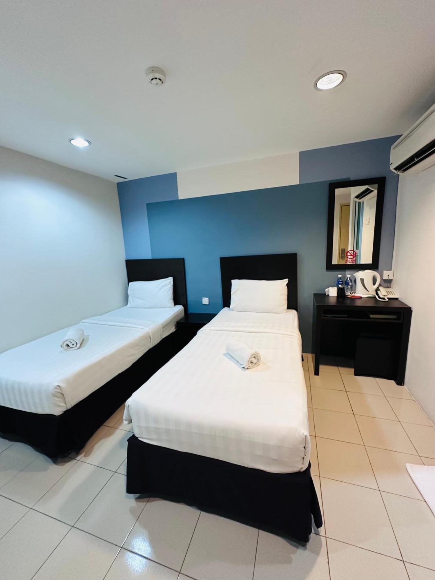 Your Hotel Klang Exterior photo