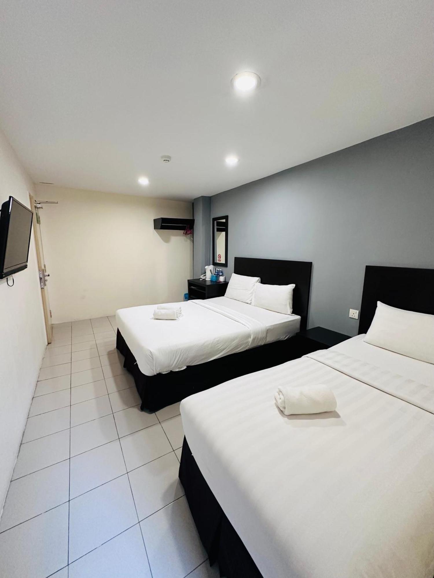 Your Hotel Klang Exterior photo