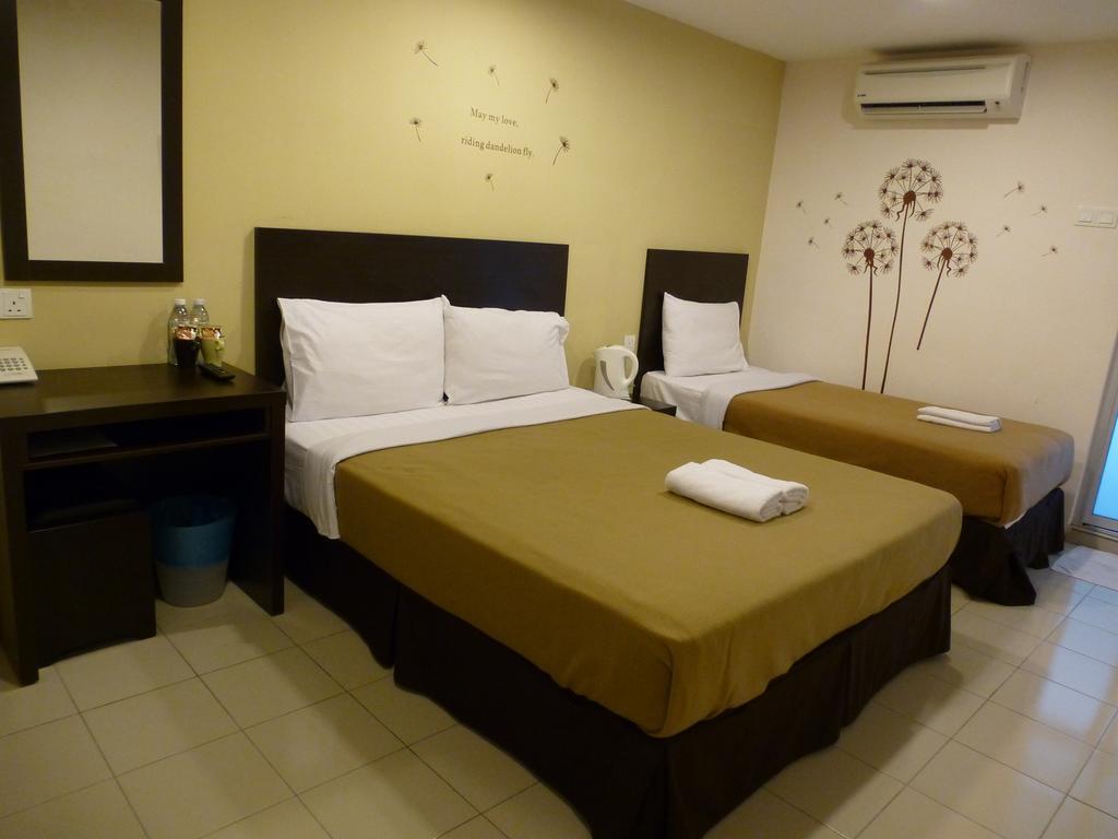 Your Hotel Klang Exterior photo