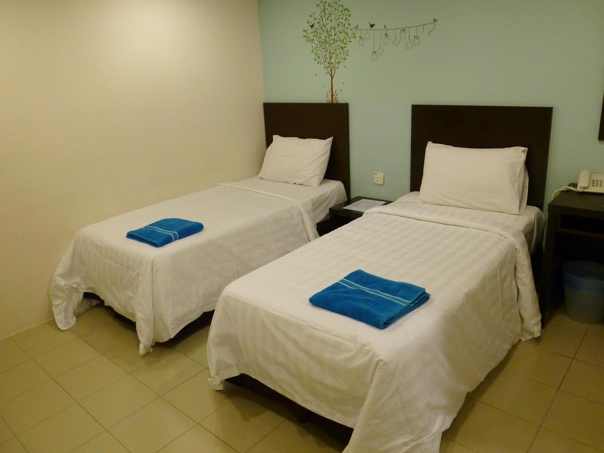 Your Hotel Klang Exterior photo